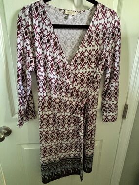 😍Halo Long Sleeve Wrap Dress in Burgundy Geo Print Size Large